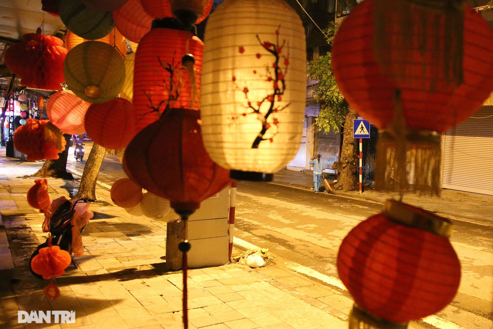 Chợ trung thu phố cổ Hà Nội vắng lặng chưa từng có