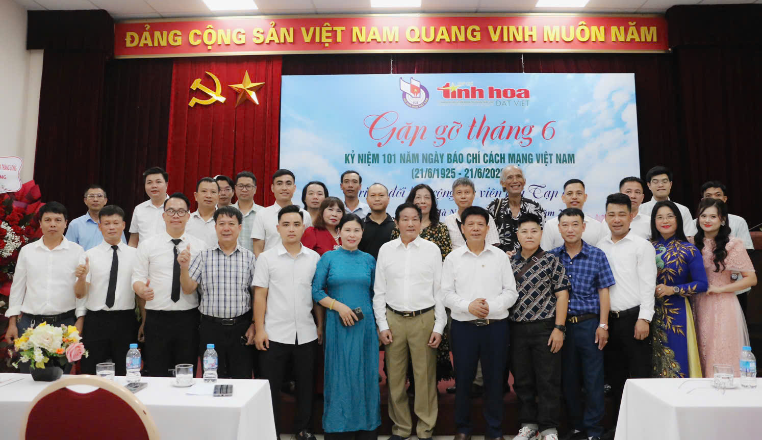 TẠP CHÍ TINH HOA ĐẤT VIỆT: 