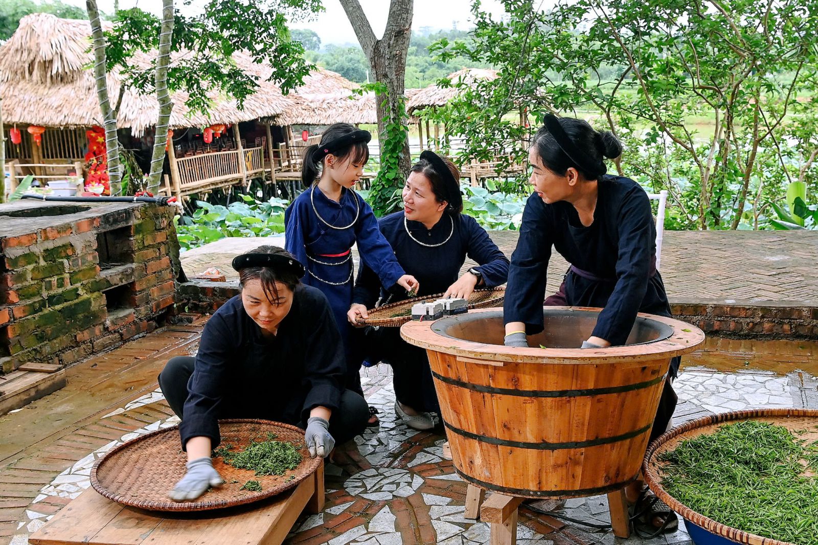 VỀ BẢN CỌ MỘT NGÀY ĐẦU THÁNG SÁU: NƠI LƯU GIỮ TINH HOA VÀ NÉT ĐẸP VĂN HÓA XỨ TRÀ