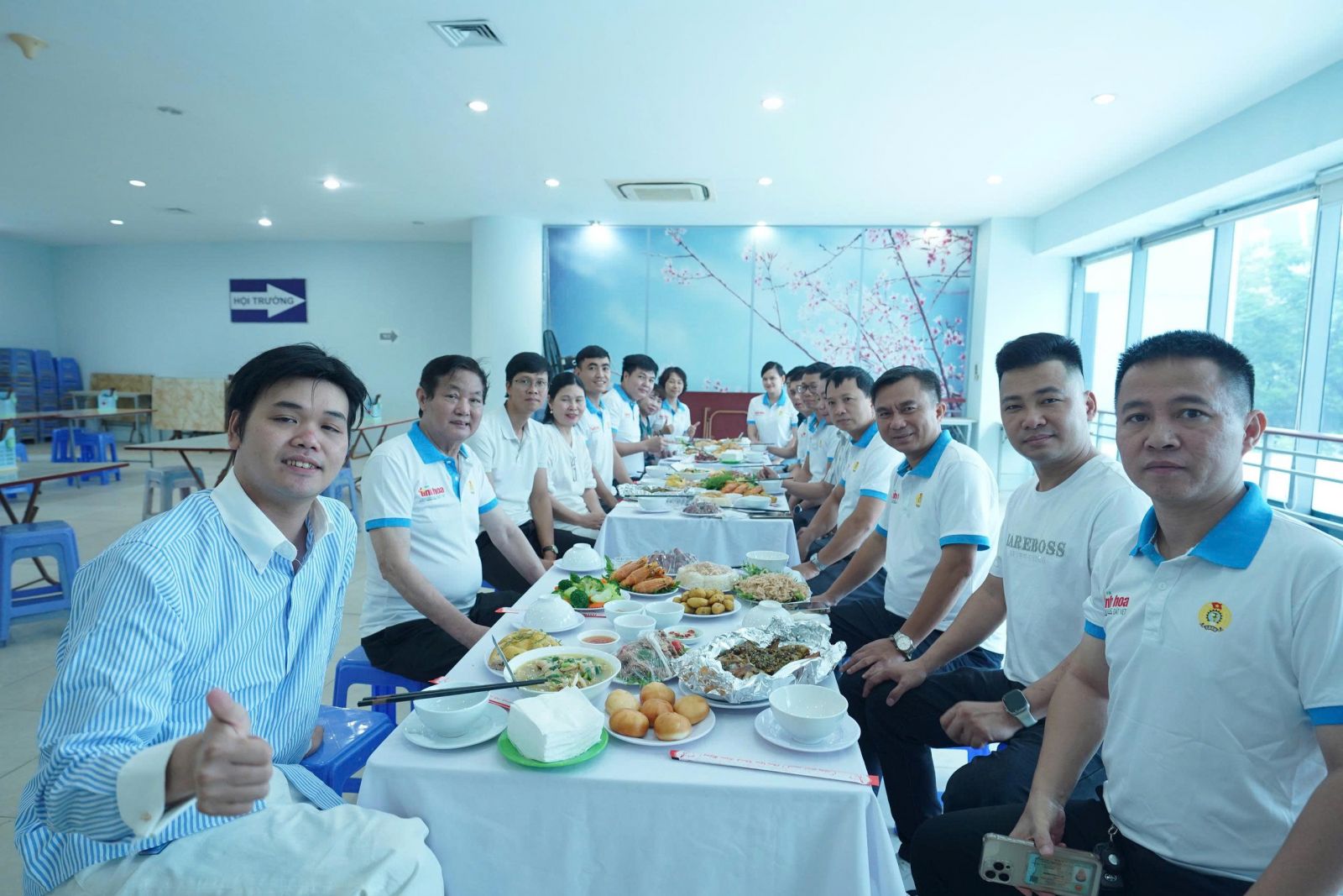 Ấm áp “Bữa cơm Công đoàn” nhân dịp kỷ niệm 97 năm thành lập Công đoàn Việt Nam