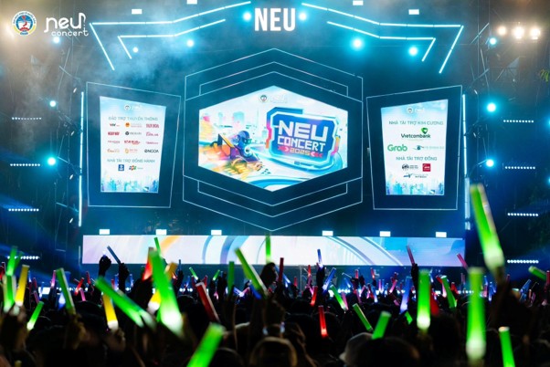 NEU Concert 2026 chính thức khởi động: Khi giai điệu tuổi trẻ ngân vang cùng dấu ấn thời gian