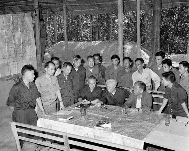 BỘ TƯ LỆNH MIỀN TRONG CUỘC TỔNG TIẾN CÔNG VÀ NỔI DẬY MÙA XUÂN 1975