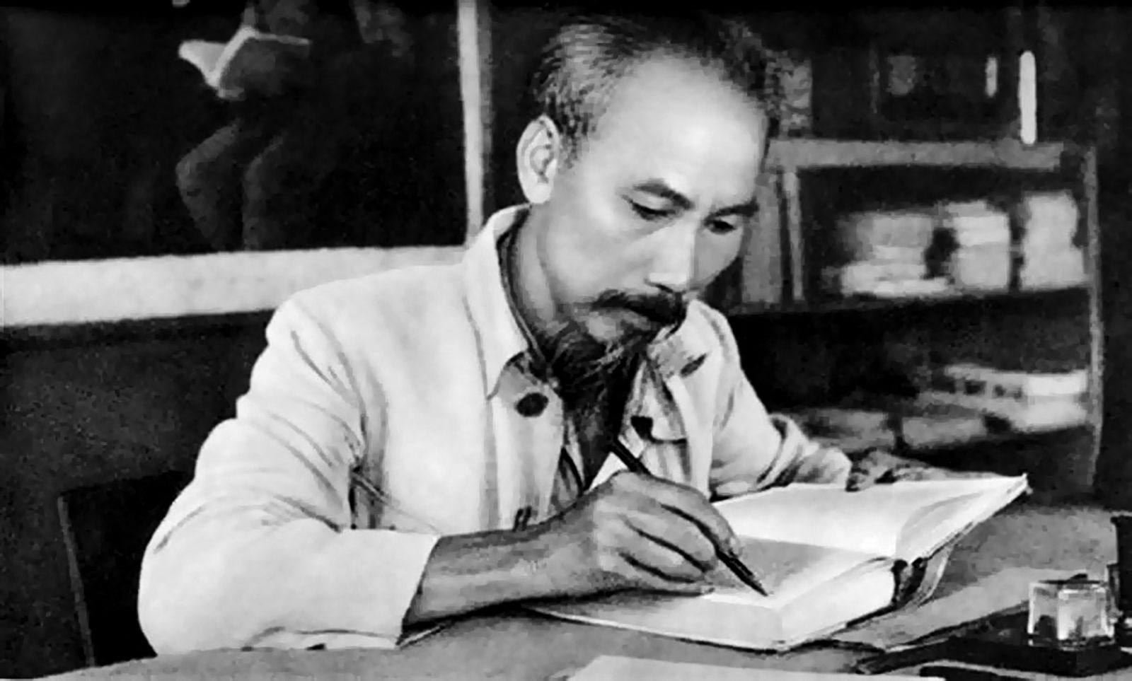 BÂNG KHUÂNG NHỚ BÁC