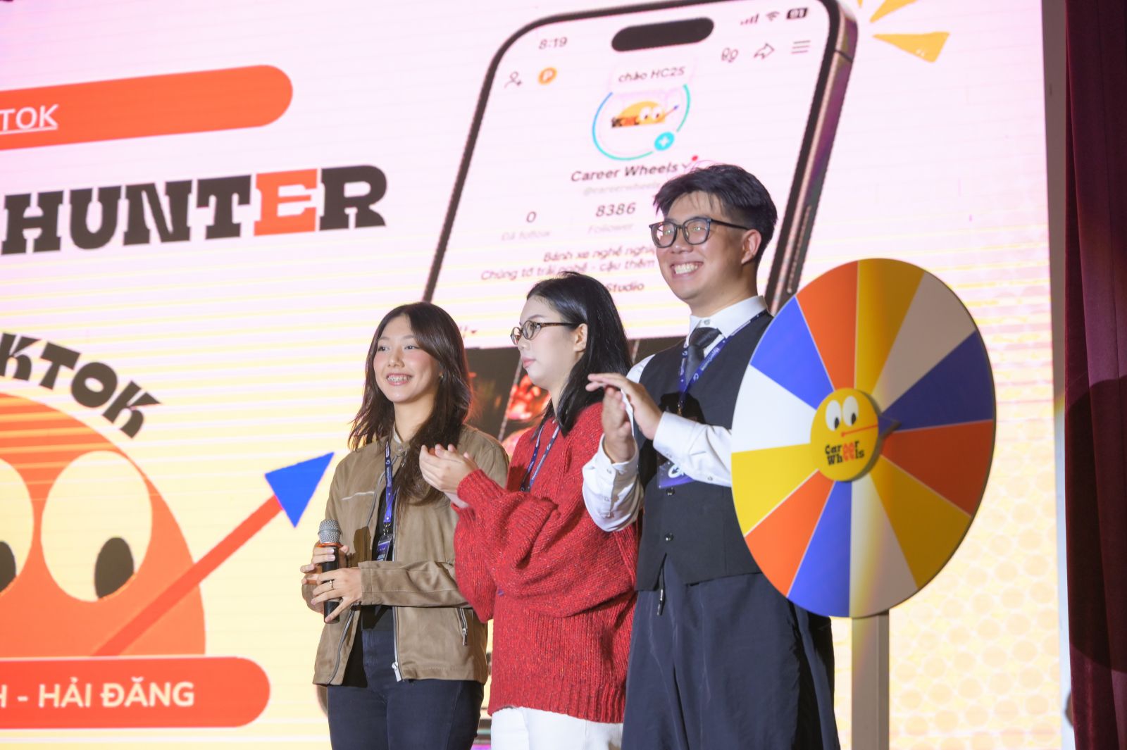 Ba bảy bảy ba và CREATIVE HUNTER: Hai gam màu “độc bản” khuấy đảo Đêm Bán kết HyperCreative 2025