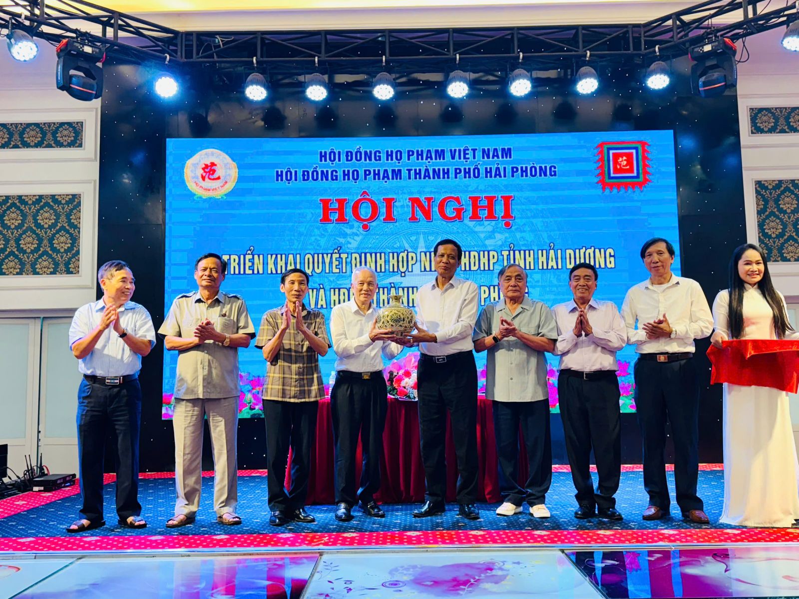  Hội đồng Họ Phạm Việt Nam tổ chức Hội nghị triển khai quyết định hợp nhất Hội đồng Họ Phạm tỉnh Hải Dương và Hội đồng Họ Phạm thành phố Hải Phòng.