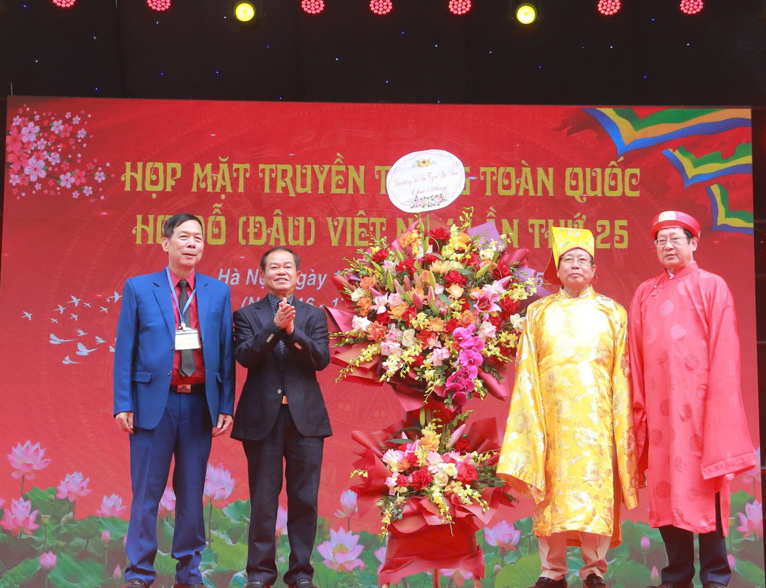 HỌP MẶT TRUYỀN THỐNG TOÀN QUỐC HỌ ĐỖ (ĐẬU) VIỆT NAM LẦN THỨ 25: KẾT NỐI, GÓP SỨC DỰNG XÂY DÒNG HỌ