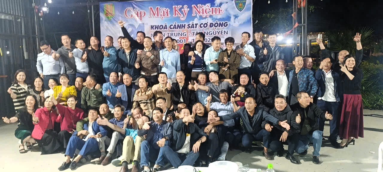GẶP MẶT KHÓA CẢNH SÁT CƠ ĐỘNG MIỀN TRUNG – TÂY NGUYÊN  “24 năm vẹn nguyên nghĩa tình – vững bước chiến công(2001-2025)”