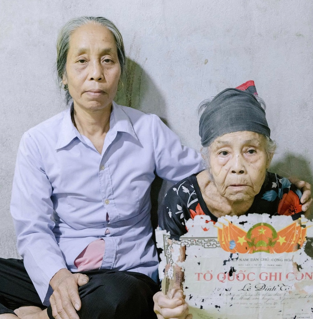 GẦN SÁU MƯƠI NĂM, BÀ VẪN ĐỢI ÔNG VỀ…