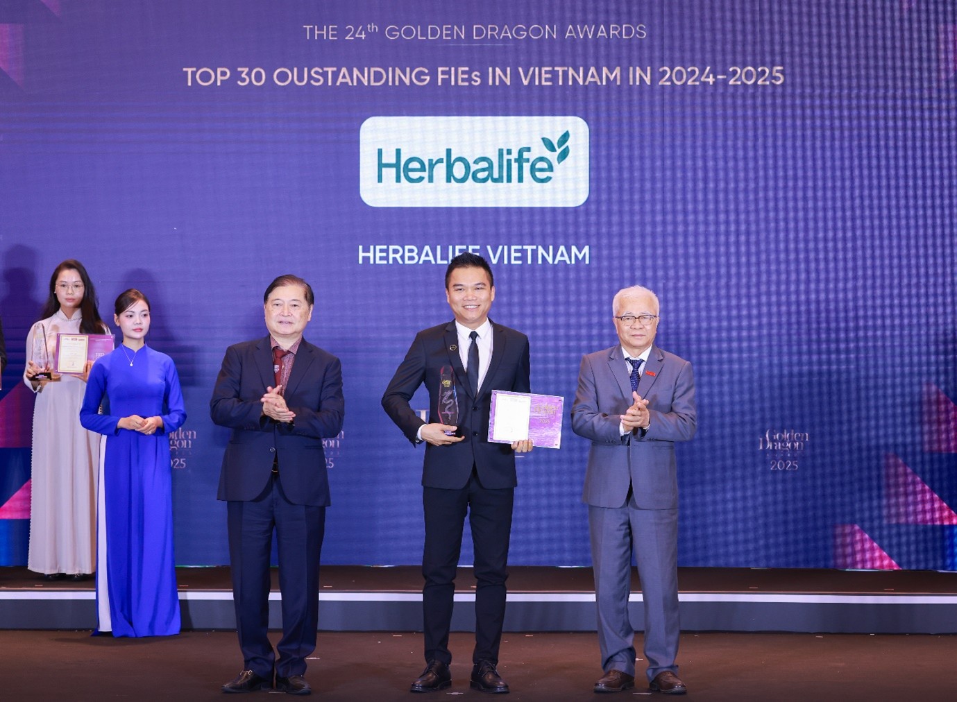 Herbalife Việt Nam được Vinh danh Top 50 Doanh Nghiệp FDI Tiêu Biểu Việt Nam tại Giải thưởng Rồng Vàng 2025
