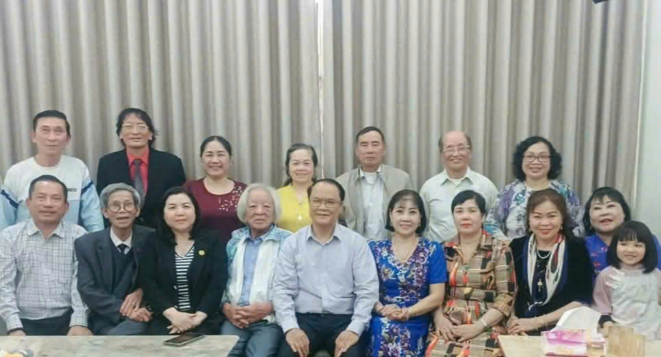 THI VỊ CHƯƠNG TRÌNH GIAO LƯU THƠ NHẠC TẠI THUNG LŨNG HOA HỒ TÂY